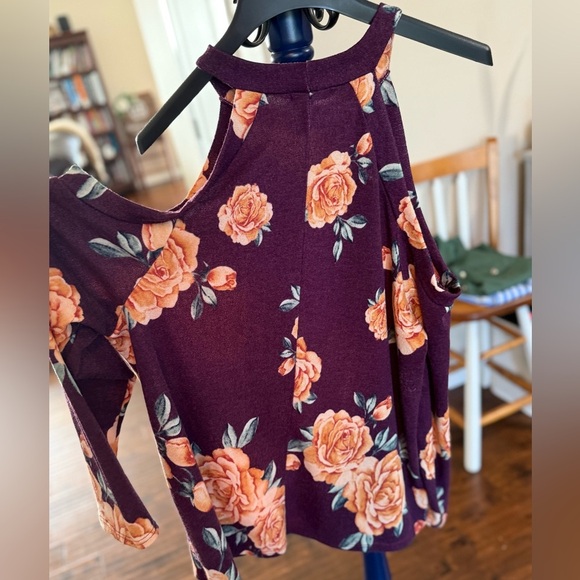 Chic Soul “Sweet Darlin” Floral Cold Shoulder Top in Deep Wine Purple - Picture 11 of 14